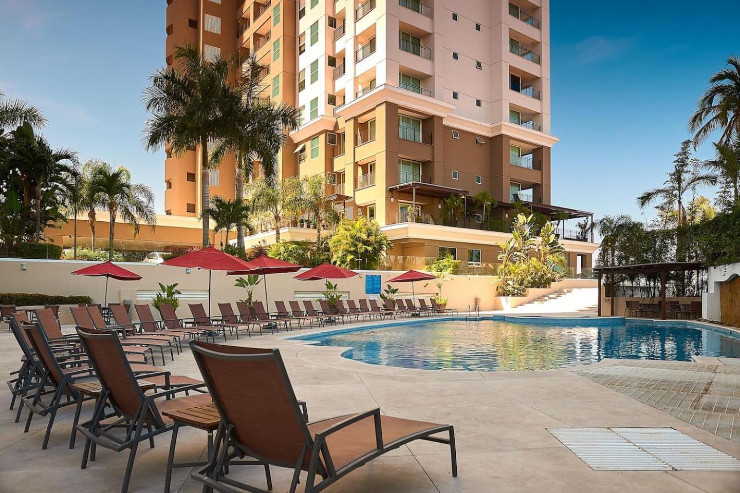 Grand Venetian Beachfront Condos Пуерто Валярта Екстериор снимка
