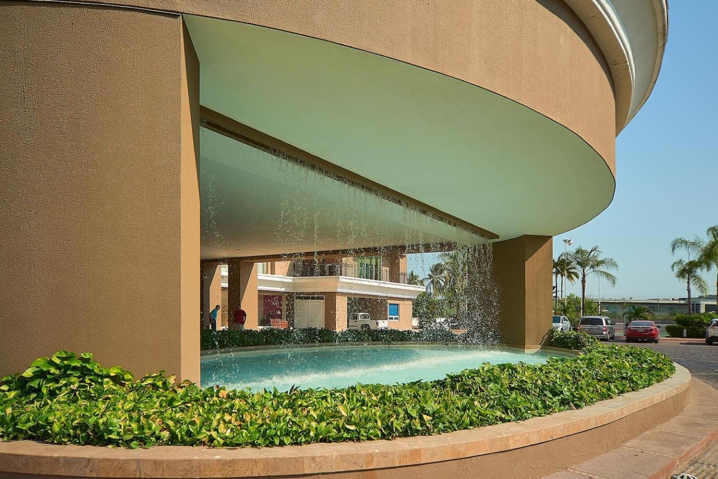 Grand Venetian Beachfront Condos Пуерто Валярта Екстериор снимка