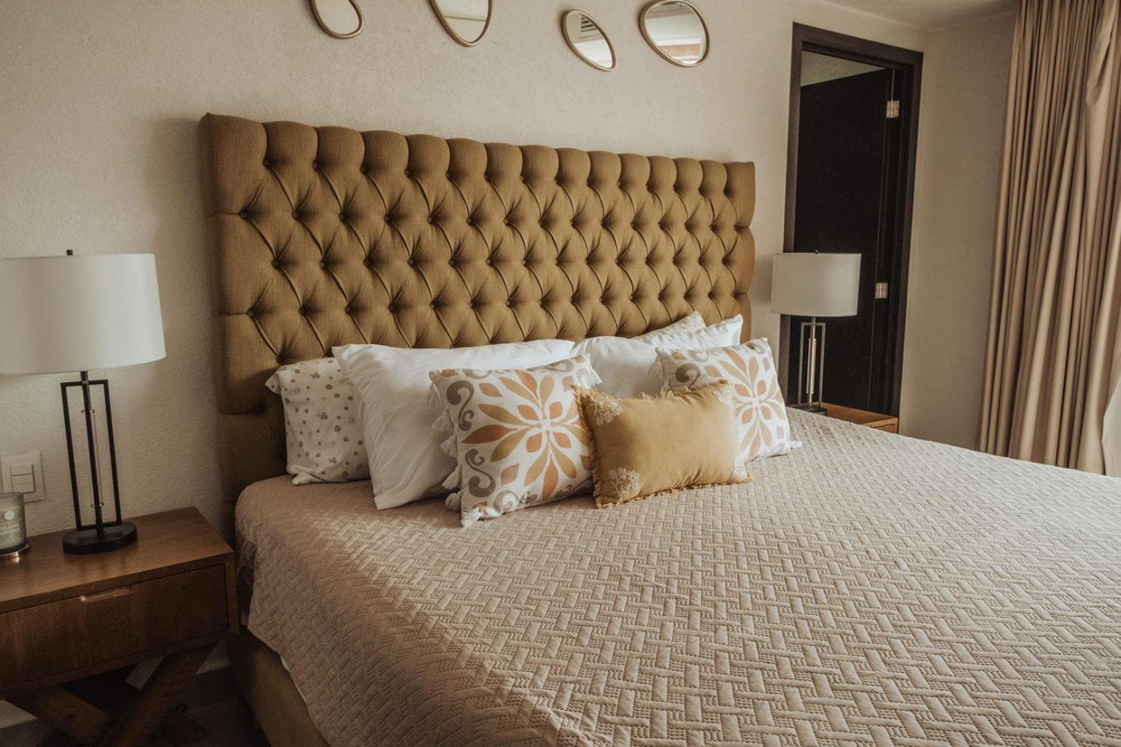 Grand Venetian Beachfront Condos Пуерто Валярта Екстериор снимка