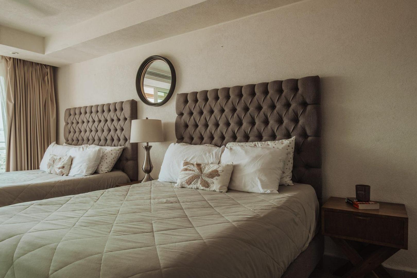 Grand Venetian Beachfront Condos Пуерто Валярта Екстериор снимка