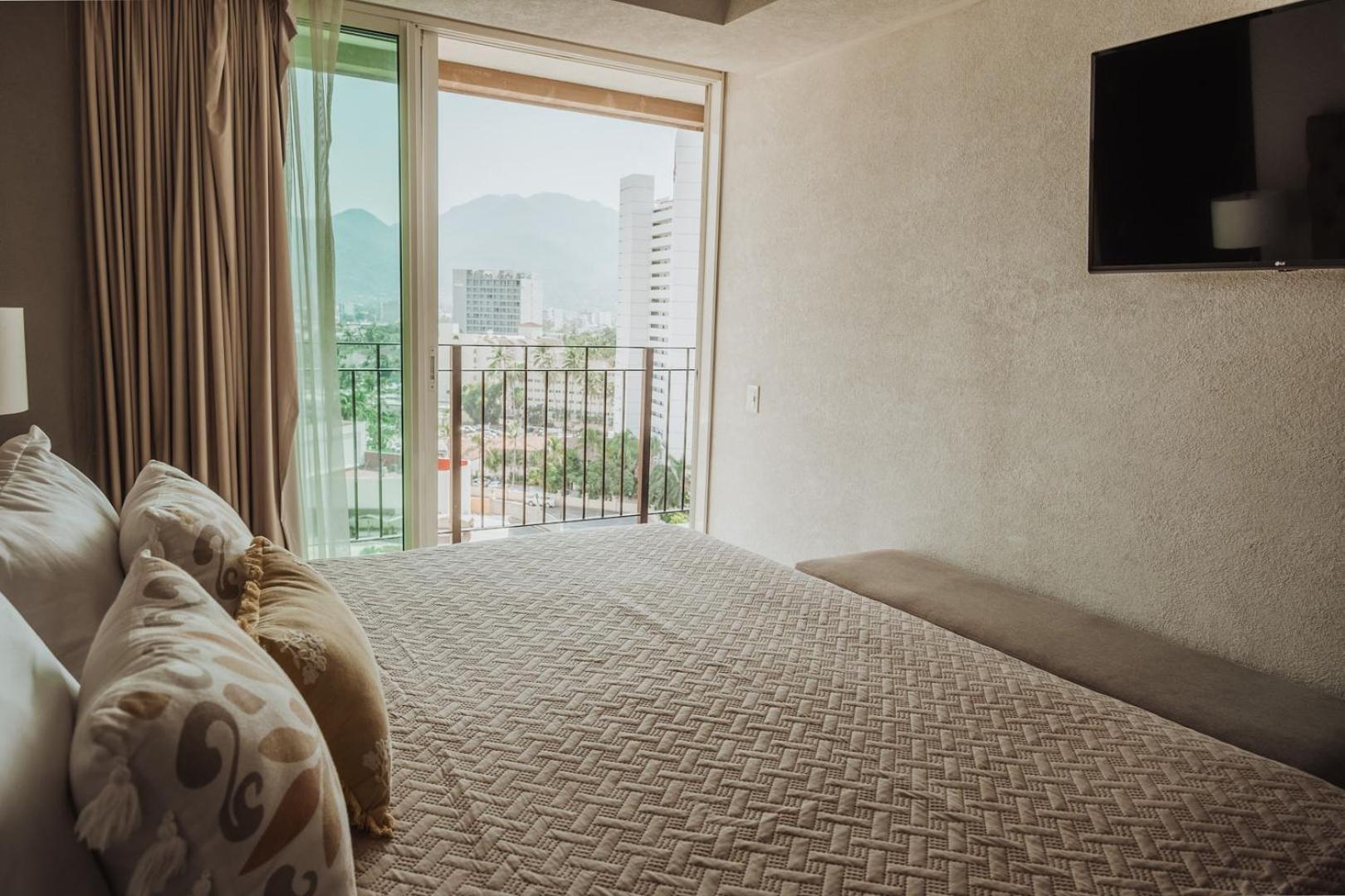 Grand Venetian Beachfront Condos Пуерто Валярта Екстериор снимка