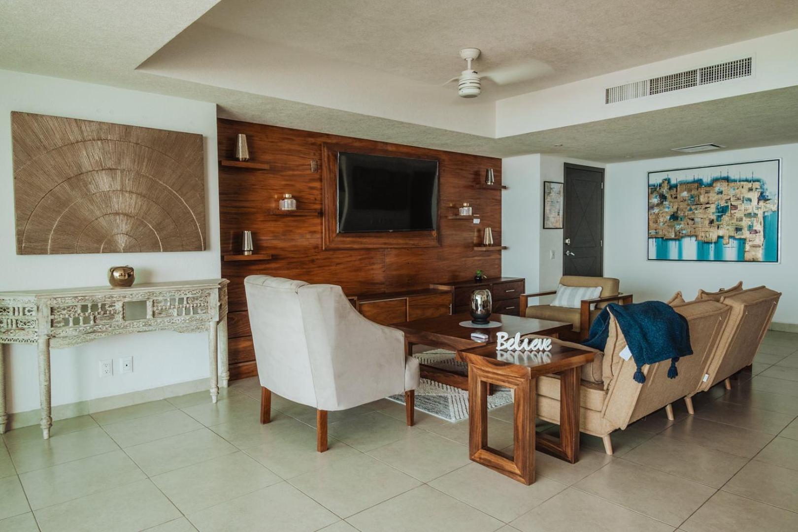 Grand Venetian Beachfront Condos Пуерто Валярта Екстериор снимка
