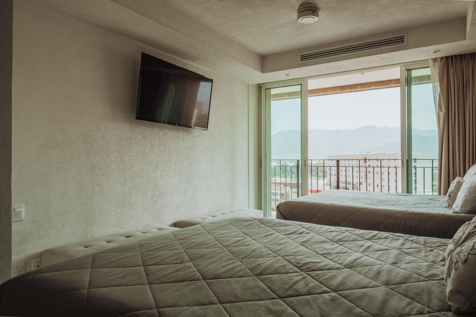 Grand Venetian Beachfront Condos Пуерто Валярта Екстериор снимка