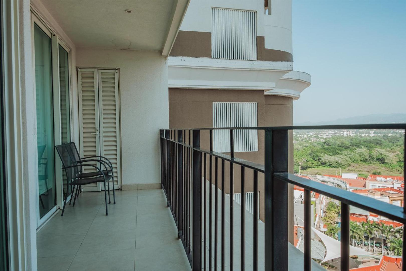 Grand Venetian Beachfront Condos Пуерто Валярта Екстериор снимка