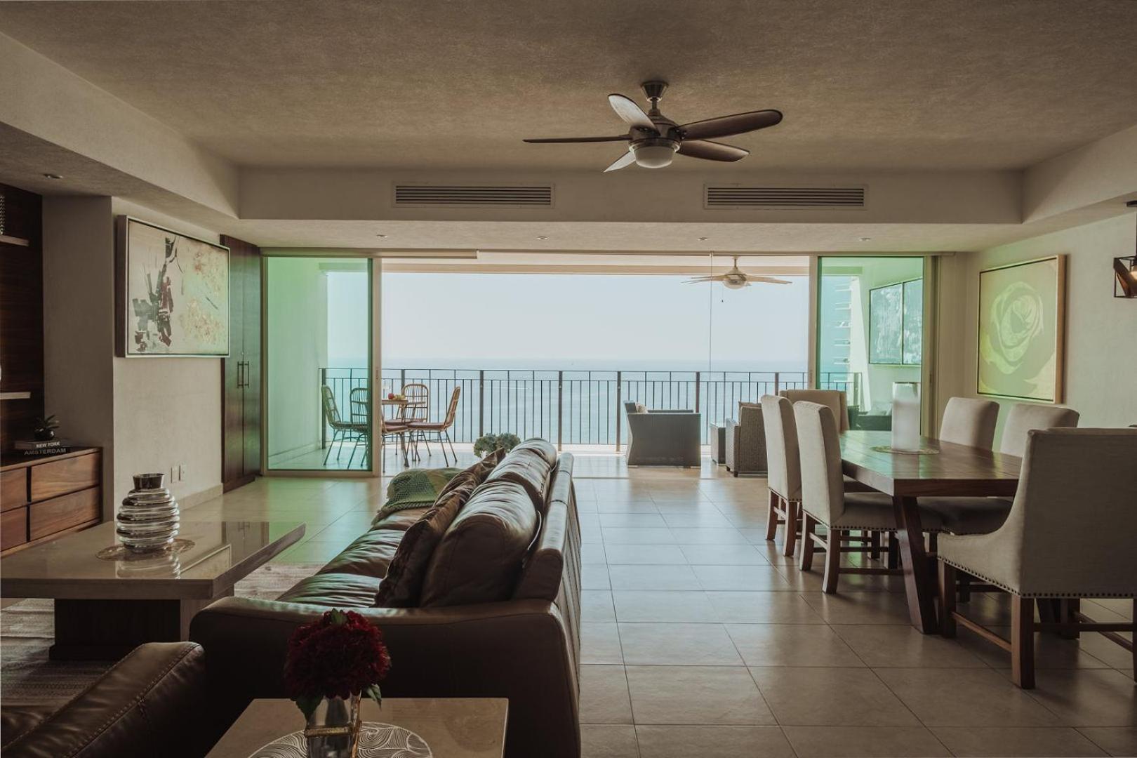 Grand Venetian Beachfront Condos Пуерто Валярта Екстериор снимка