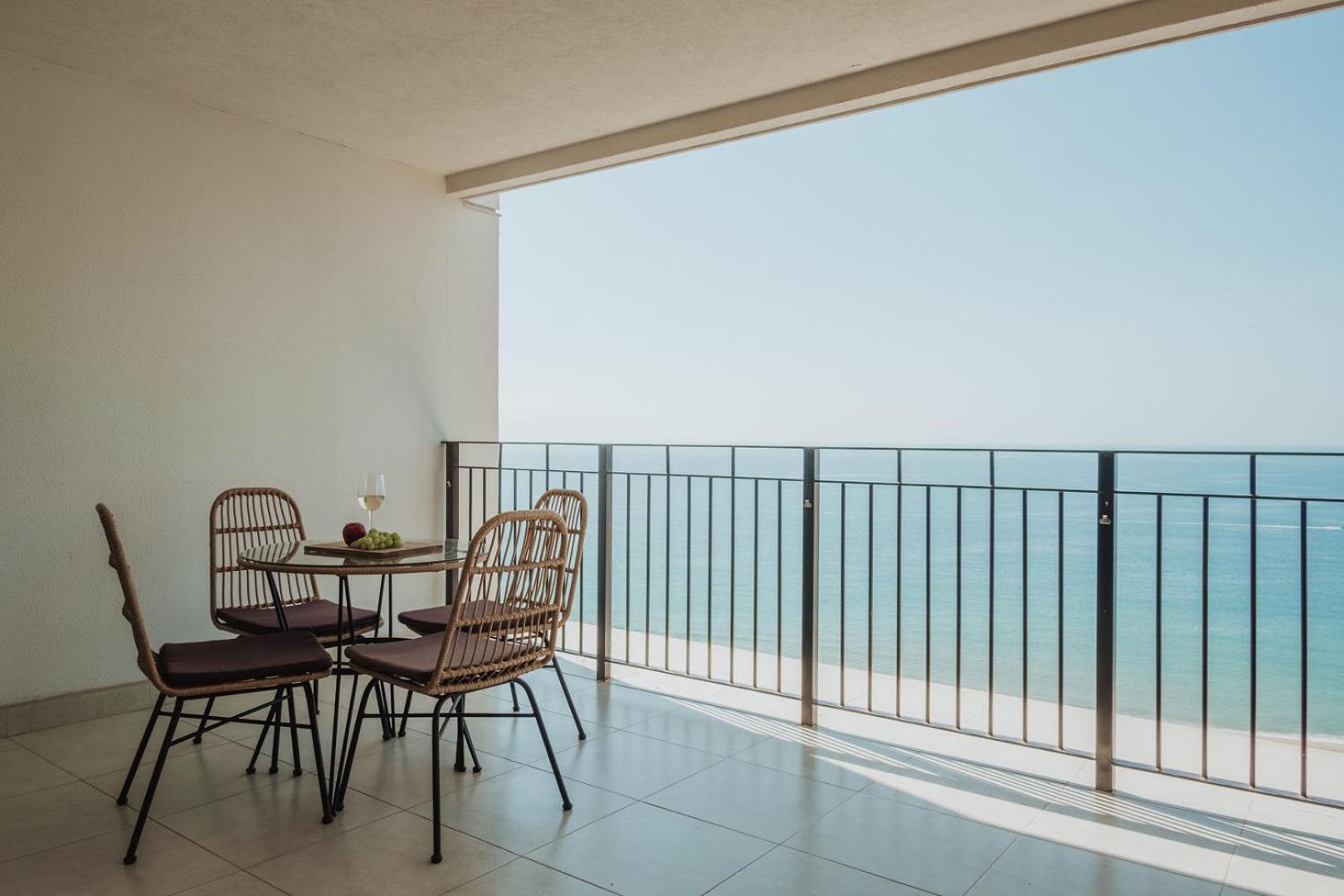 Grand Venetian Beachfront Condos Пуерто Валярта Екстериор снимка