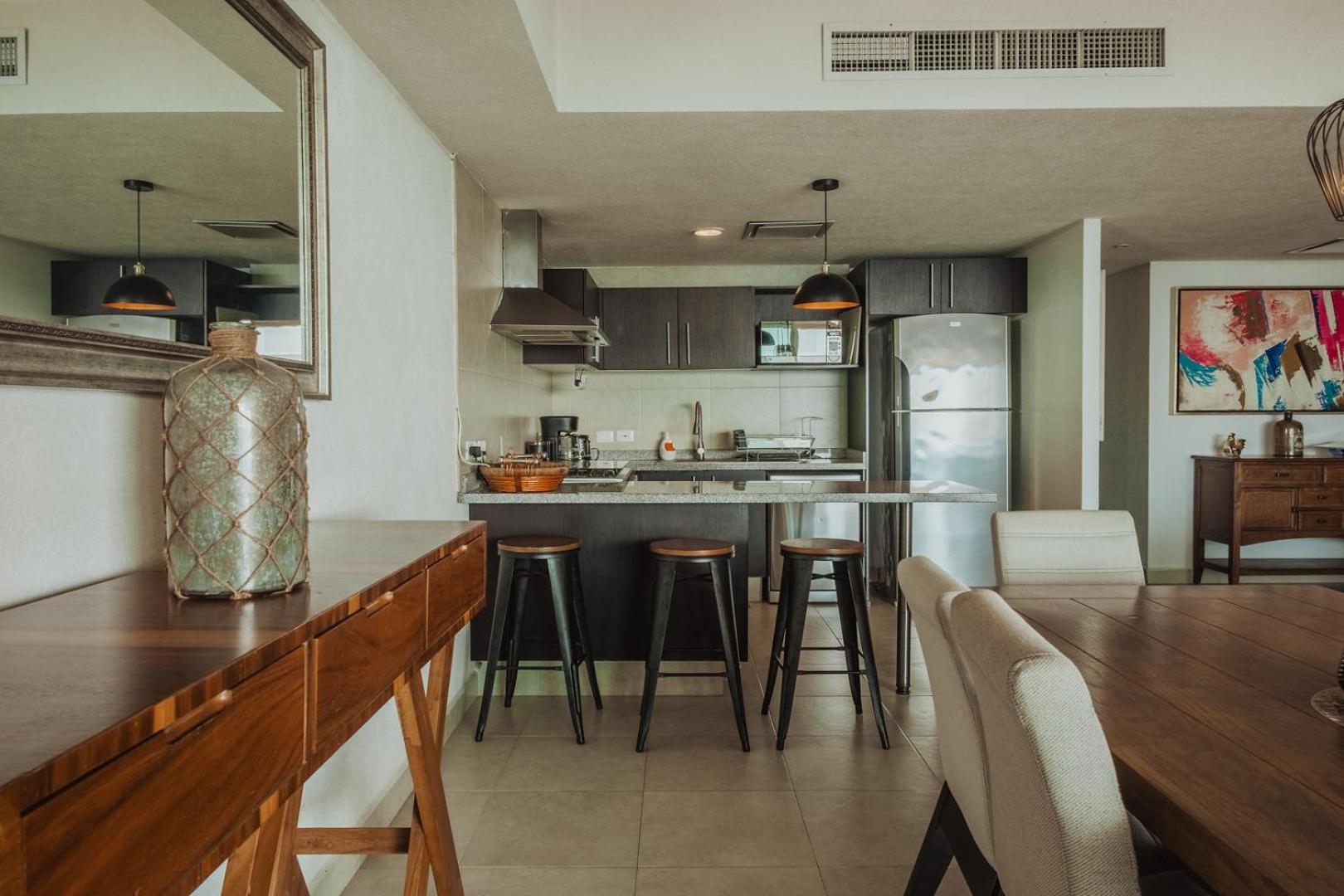 Grand Venetian Beachfront Condos Пуерто Валярта Екстериор снимка