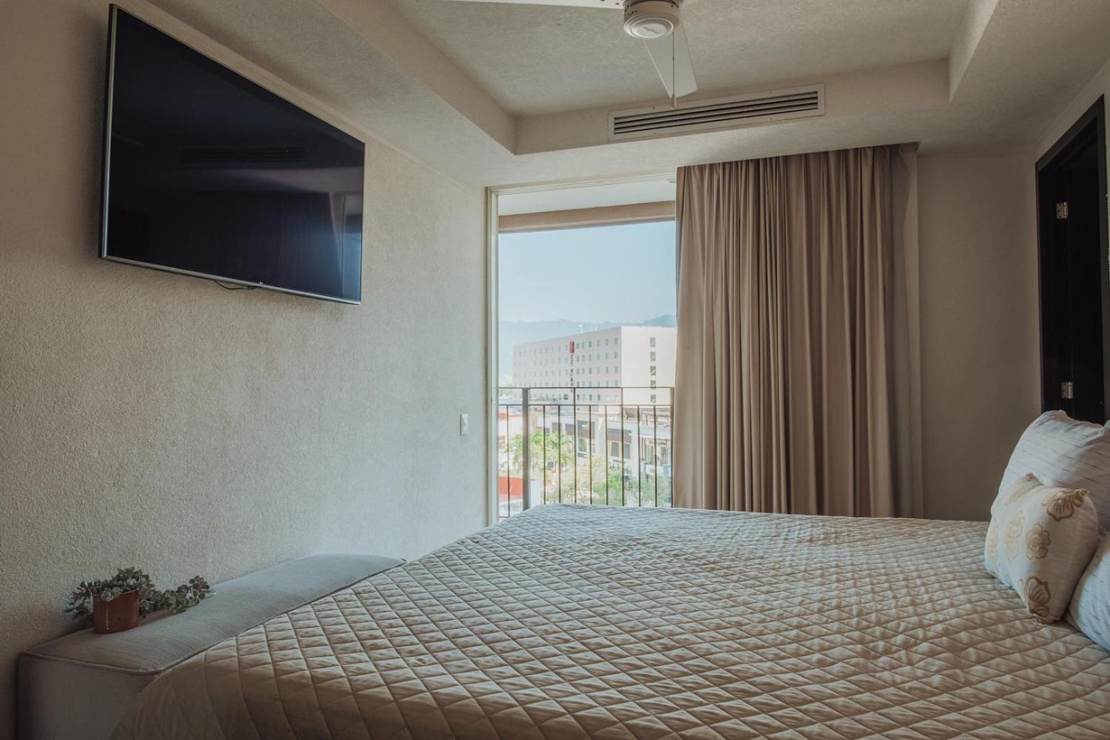Grand Venetian Beachfront Condos Пуерто Валярта Екстериор снимка