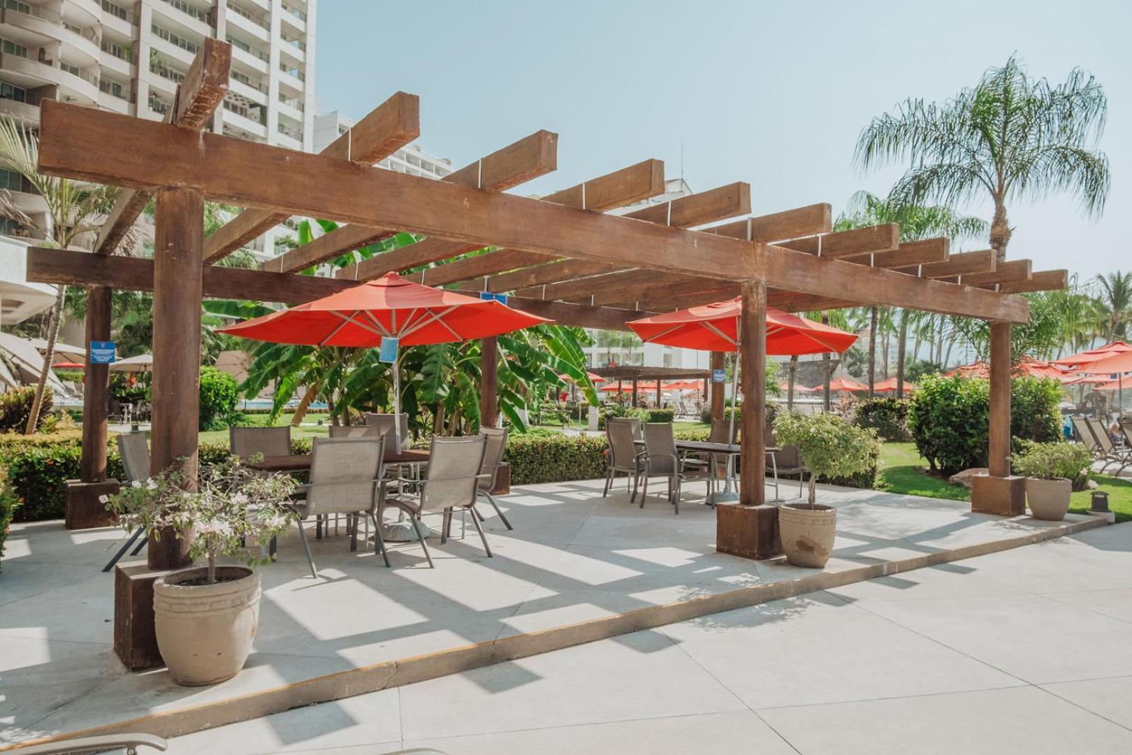 Grand Venetian Beachfront Condos Пуерто Валярта Екстериор снимка