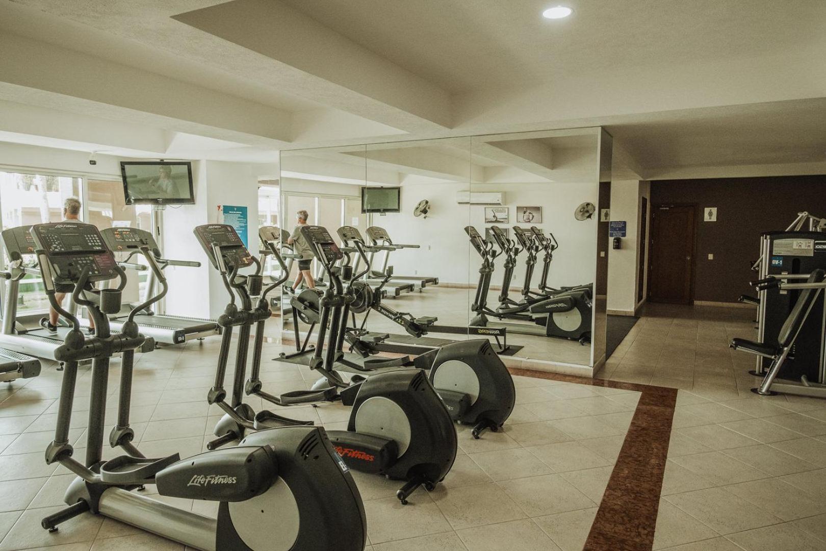 Grand Venetian Beachfront Condos Пуерто Валярта Екстериор снимка