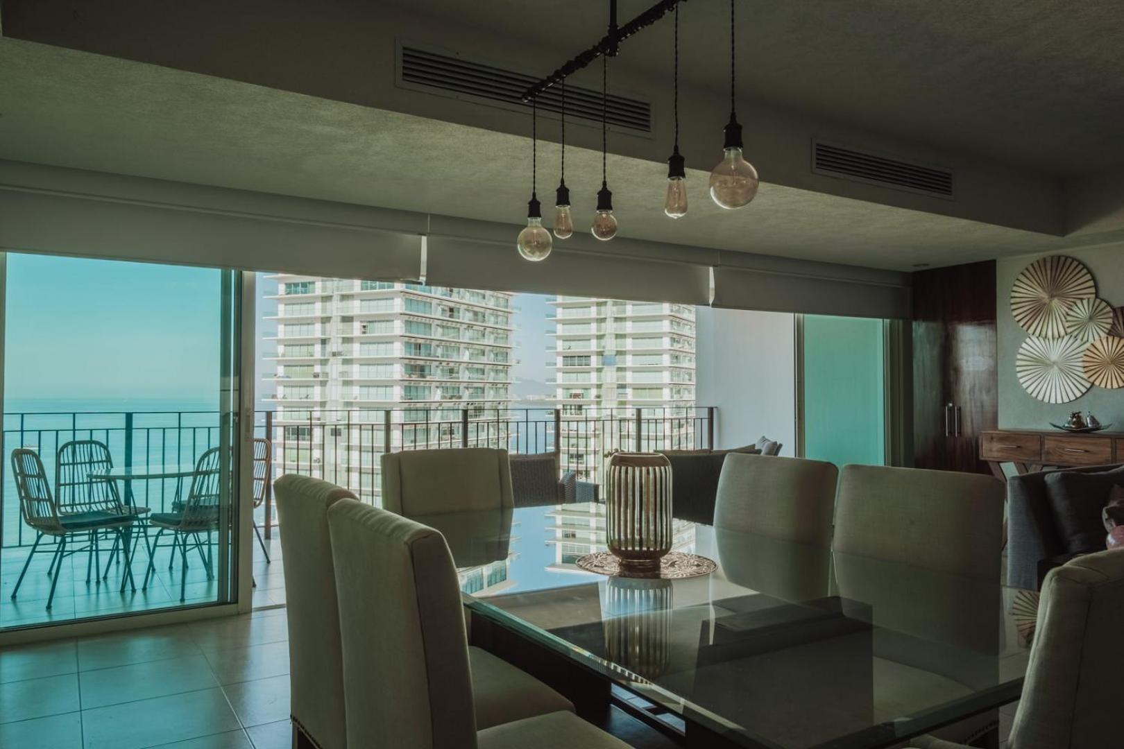 Grand Venetian Beachfront Condos Пуерто Валярта Екстериор снимка