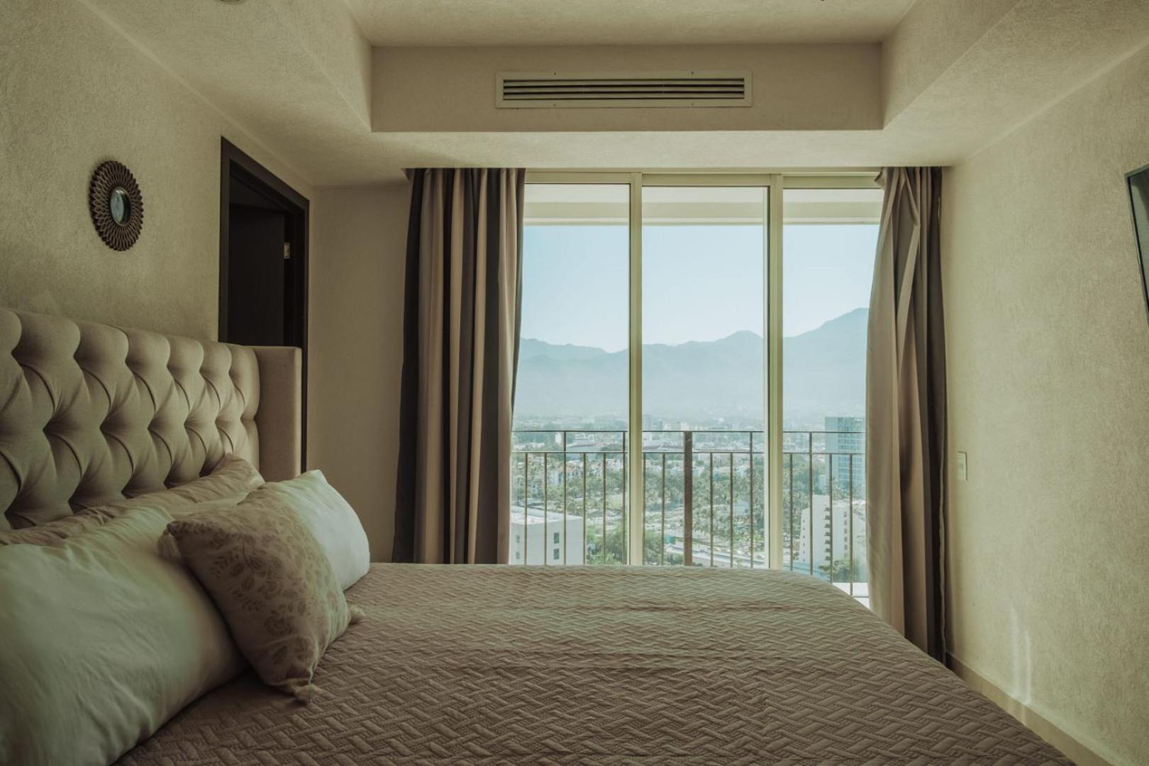 Grand Venetian Beachfront Condos Пуерто Валярта Екстериор снимка