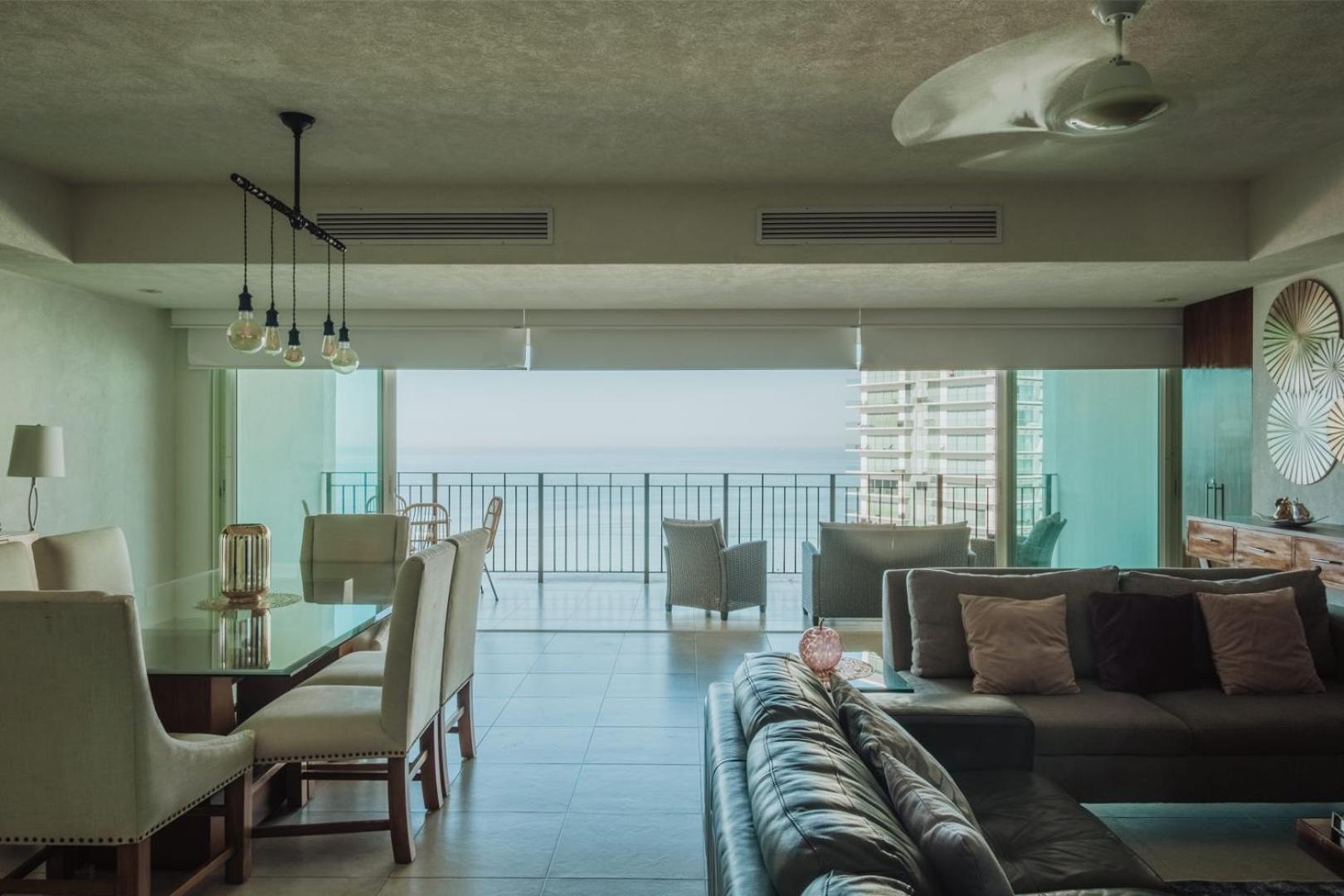 Grand Venetian Beachfront Condos Пуерто Валярта Екстериор снимка