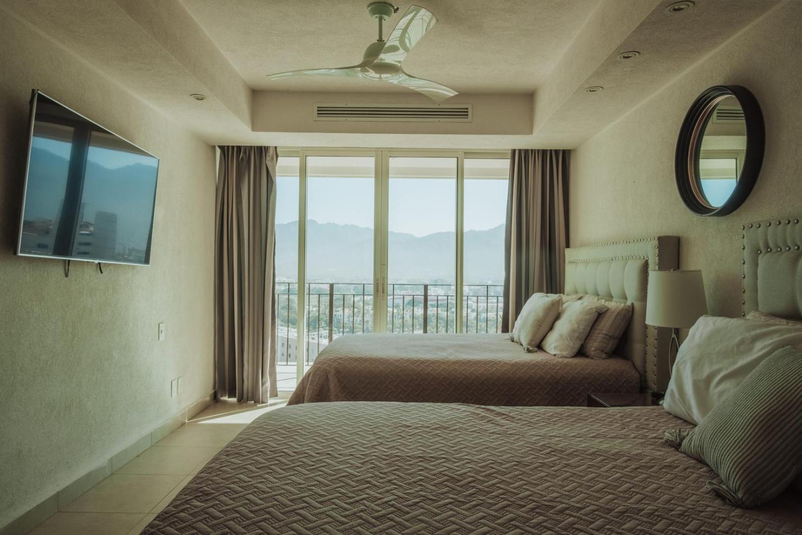 Grand Venetian Beachfront Condos Пуерто Валярта Екстериор снимка