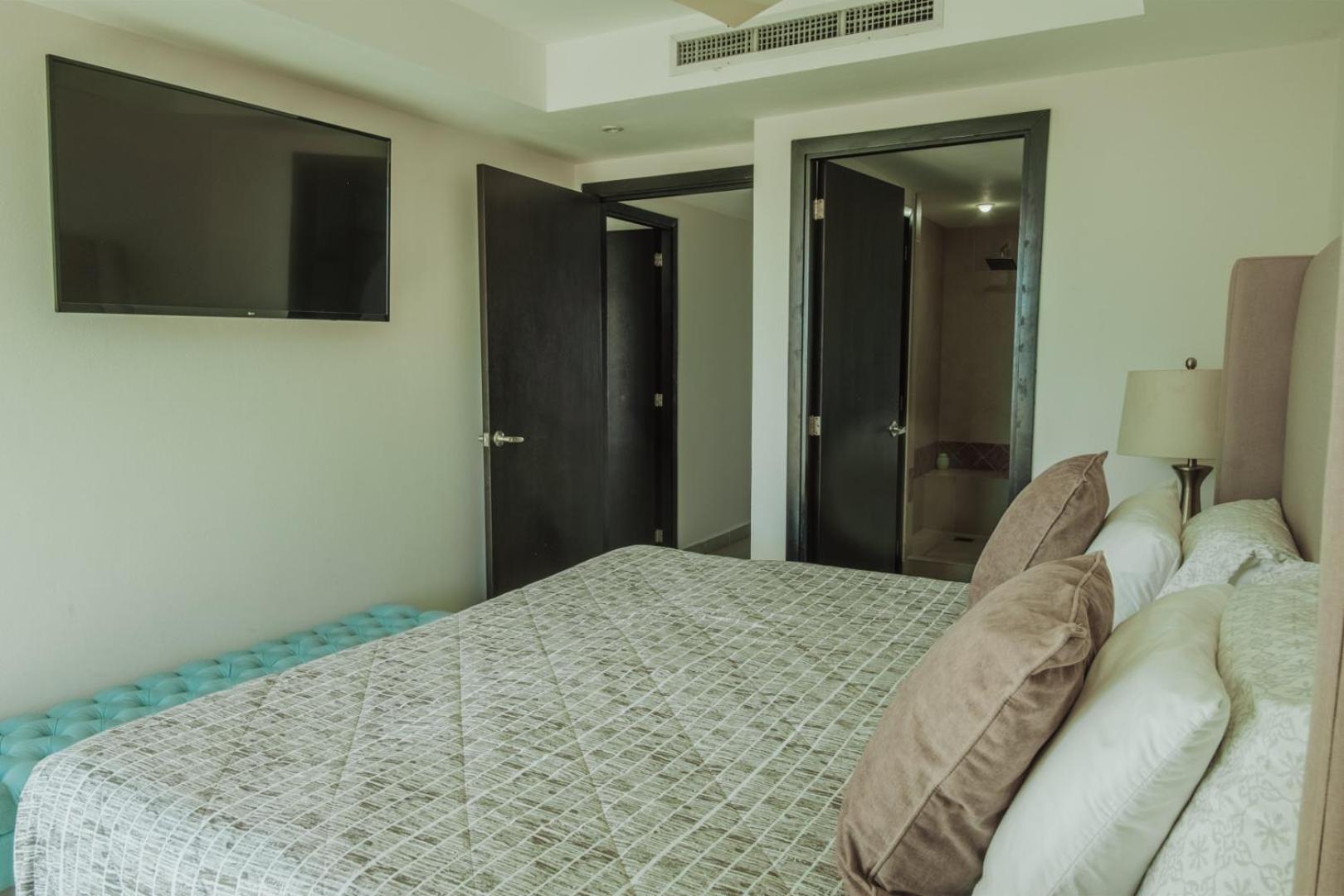 Grand Venetian Beachfront Condos Пуерто Валярта Екстериор снимка